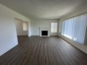 8146 Chino Ave in Ontario, CA - Foto de edificio - Building Photo