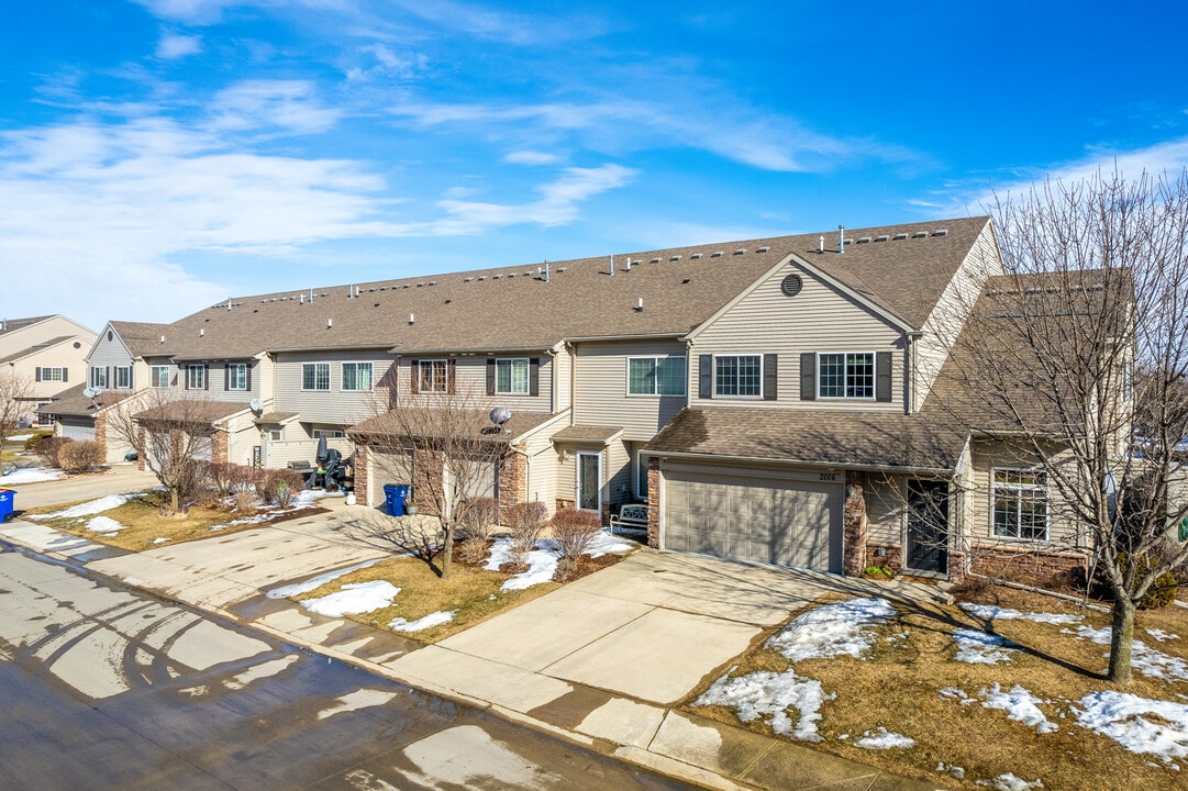 Prairie Creek Villas in West Des Moines, IA - Building Photo