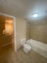 2861 N Oakland Forest Dr in Fort Lauderdale, FL - Building Photo - Building Photo
