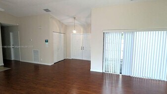 10140 Torchwood Ave in Plantation, FL - Building Photo