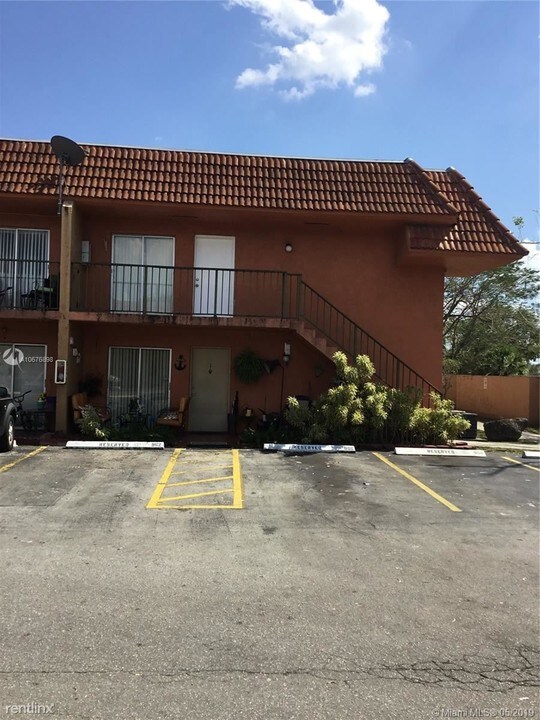 6961 SW 129th Ave-Unit -Apt 5 in Miami, FL - Building Photo