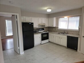 12400 Overbrook Ln-Unit -45C in Houston, TX - Building Photo - Building Photo