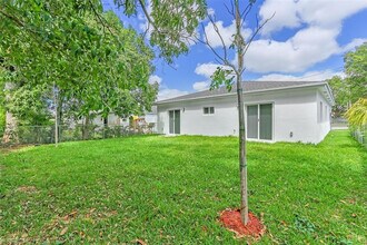 1244 NW 71st St in Miami, FL - Building Photo - Building Photo