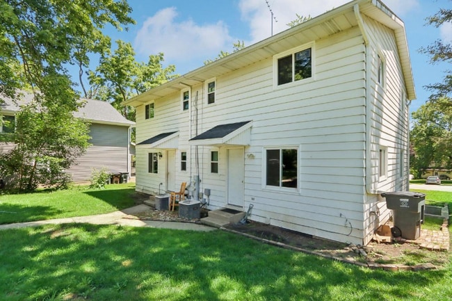 418-420 S Summit St in Whitewater, WI - Building Photo - Building Photo
