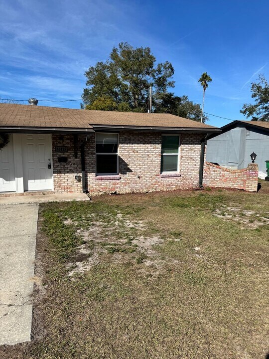 38413-38415 13th Ave in Zephyrhills, FL - Building Photo