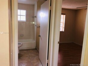 8842 SW 3rd St-Unit -106 in Pembroke Pines, FL - Building Photo - Building Photo