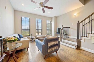 2110 Shearn St in Houston, TX - Building Photo