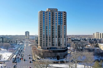 Lake Point Condominiums in Minneapolis, MN - Building Photo - Building Photo