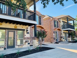 3241 S University Dr in Fort Worth, TX - Building Photo - Building Photo