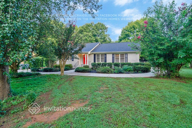 8433 Dunsinane Dr in Charlotte, NC - Building Photo - Building Photo