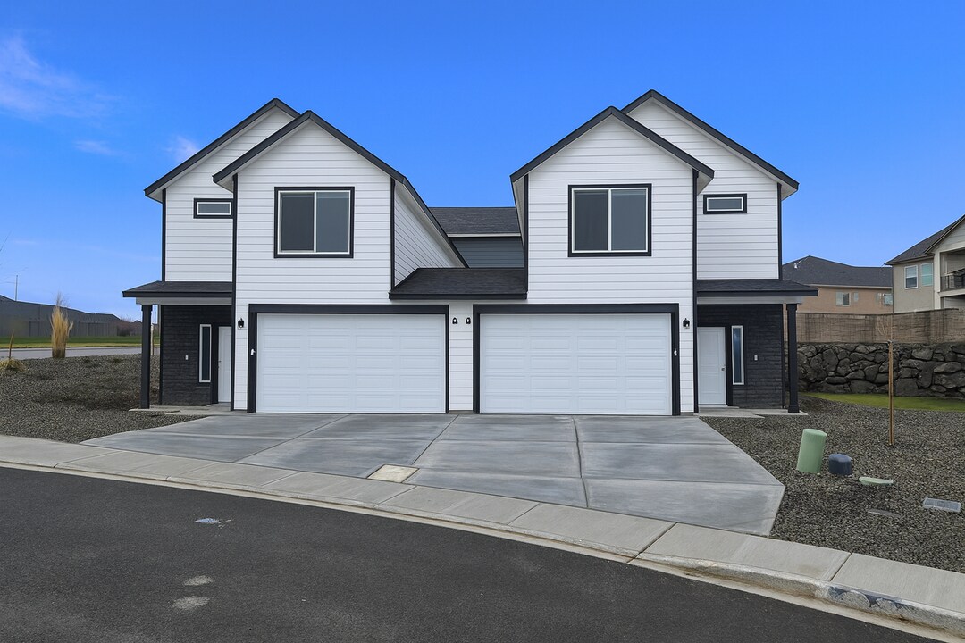 5809 W 40th Ct in Kennewick, WA - Building Photo