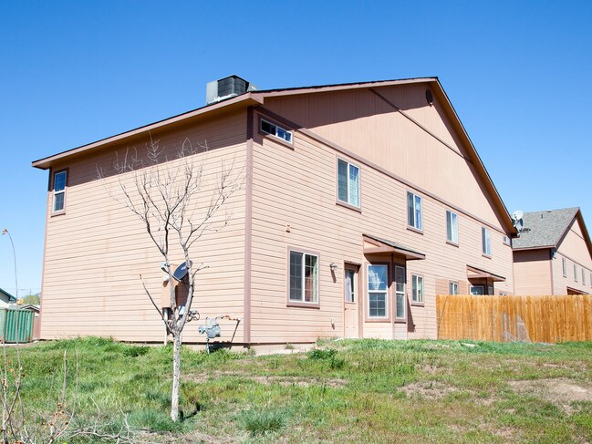 416 Charles Ave in De Beque, CO - Building Photo - Building Photo