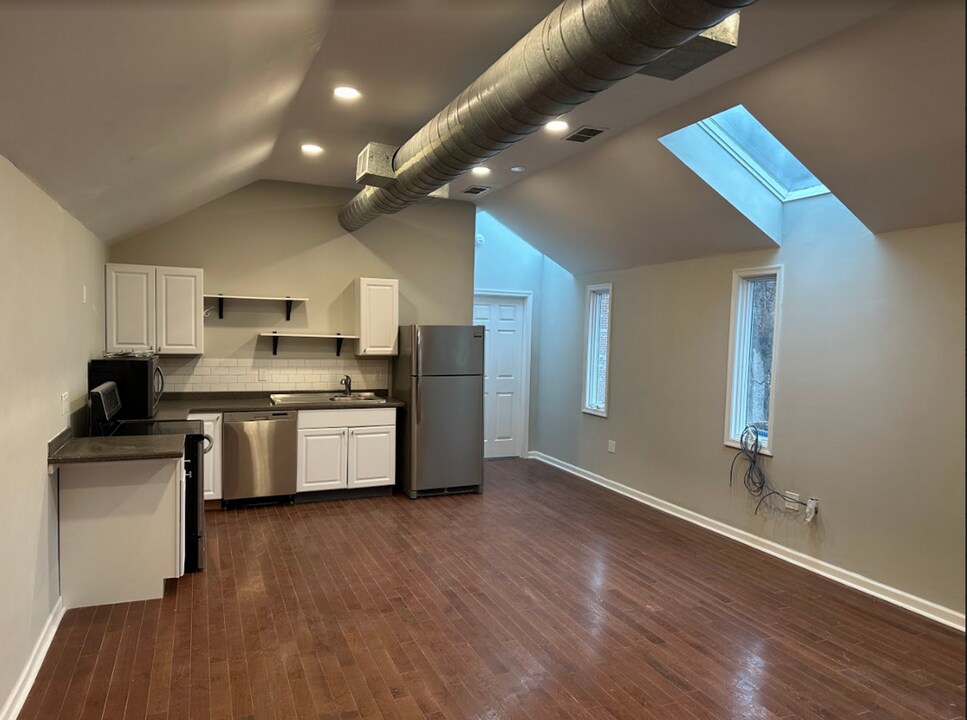 7028 Ridge Ave-Unit -Unit 1 in Philadelphia, PA - Building Photo