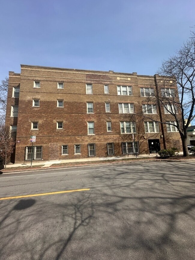16 Harrison St in Oak Park, IL - Building Photo - Building Photo