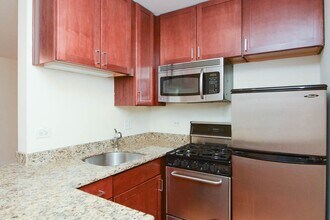 630 W Wrightwood Ave in Chicago, IL - Foto de edificio - Building Photo