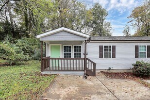 2213 Kennesaw Dr in Charlotte, NC - Building Photo