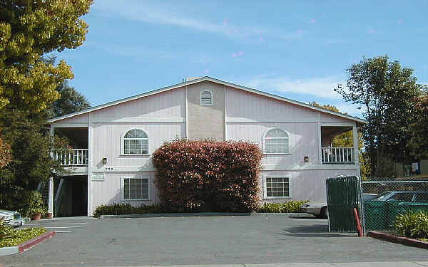 270 Brown St in Napa, CA - Foto de edificio - Building Photo