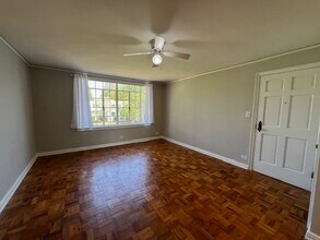 1700 N Elm St, Unit K4 in Greensboro, NC - Foto de edificio - Building Photo