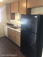 16902 Hoskins Lane in Huntington Beach, CA - Building Photo - Building Photo