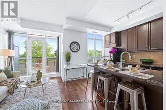 2396 Major MacKenzie Dr W in Vaughan, ON - Building Photo - Building Photo