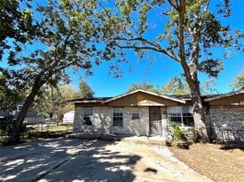 304 Montopolis Dr in Austin, TX - Building Photo