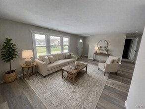 4989 Driftwood Dr in Liverpool, NY - Building Photo - Building Photo