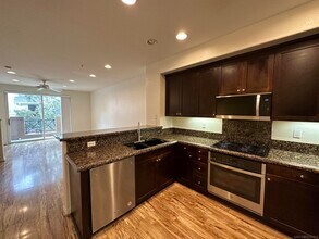 8753 Plaza Park Ln in San Diego, CA - Building Photo - Building Photo