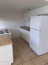 2002 E Sweetwater Ave in Phoenix, AZ - Foto de edificio - Building Photo