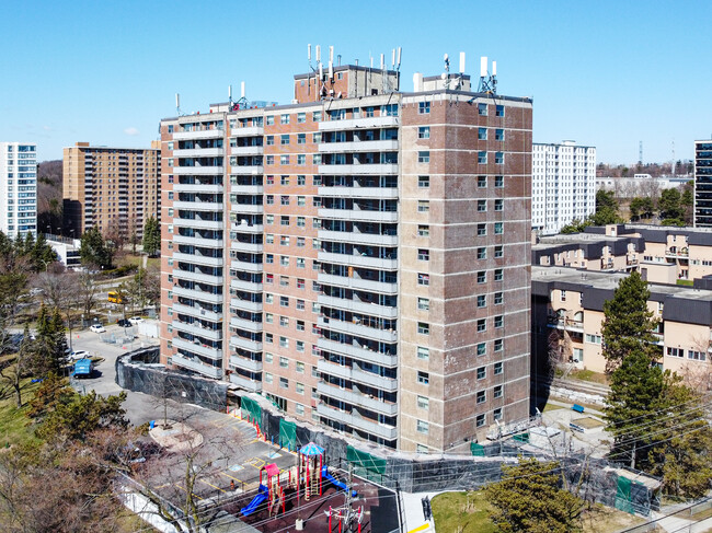 Statley Towers in Toronto, ON - Building Photo - Building Photo