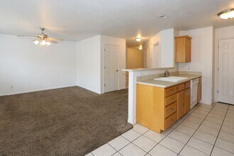 10505 Sage Flats Way in South Jordan, UT - Foto de edificio - Building Photo