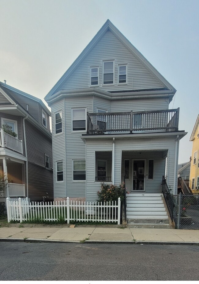 116 Lonsdale St, Unit 2