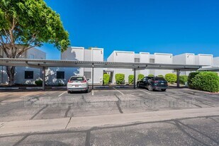 8576 E Indian School Rd in Scottsdale, AZ - Building Photo
