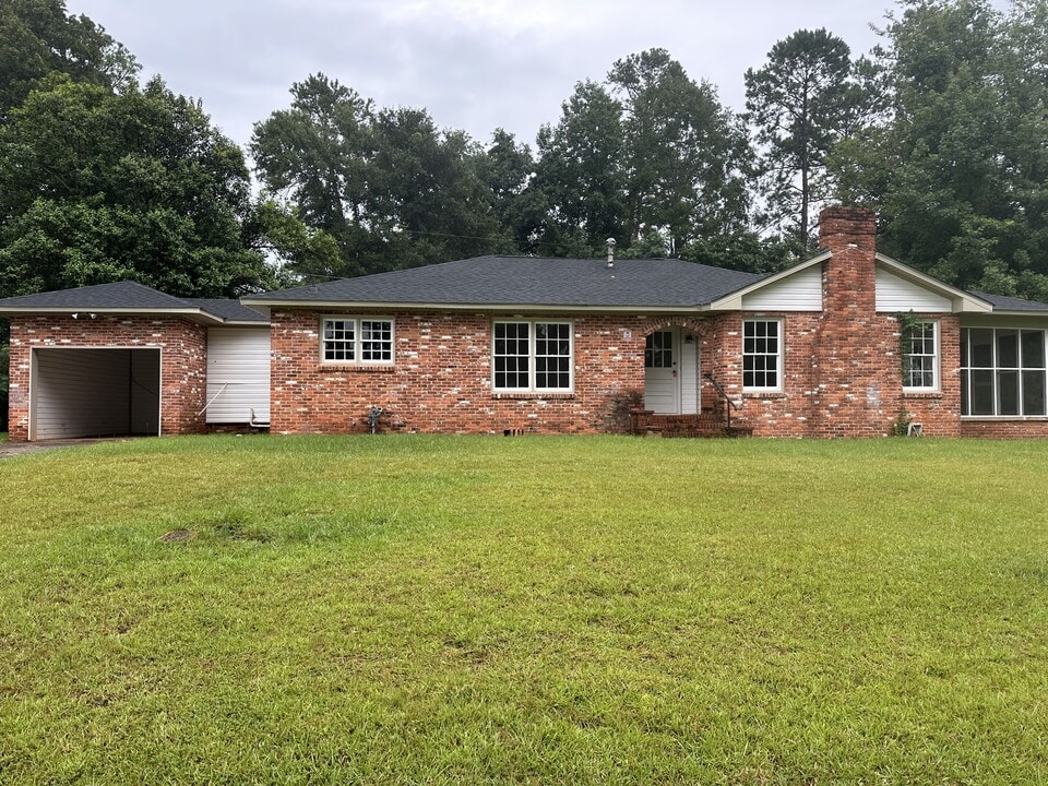 145 Riverside Dr in Milledgeville, GA - Building Photo