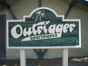 Outrigger Apartments in Visalia, CA - Building Photo - Building Photo