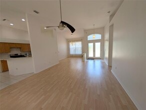 5608 New Covington Dr in Sarasota, FL - Building Photo - Building Photo