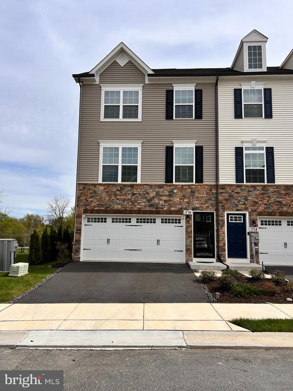 property at 1716 Atlas Dr