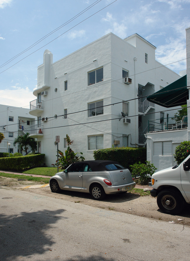 320 W 25th St in Miami Beach, FL - Building Photo - Building Photo