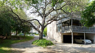 310 West Mistletoe Avenue, Unit 310 W Mistletoe in San Antonio, TX - Building Photo - Building Photo