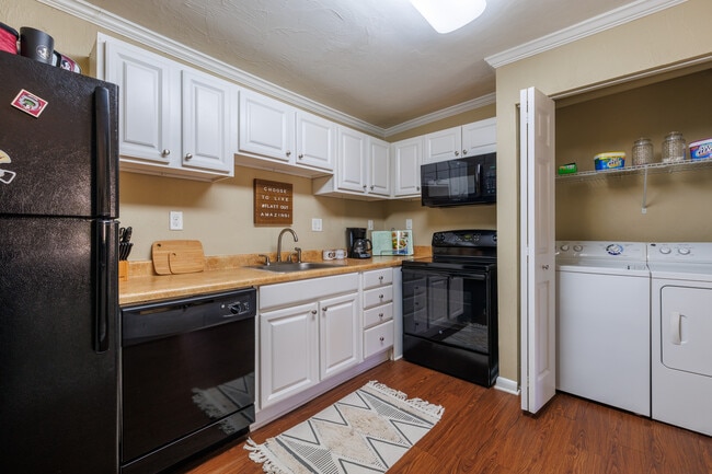 Seminole Flatts in Tallahassee, FL - Foto de edificio - Interior Photo