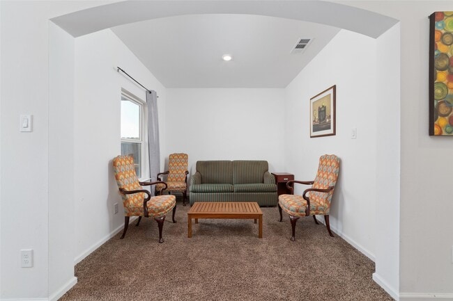 12712 Plummersville St