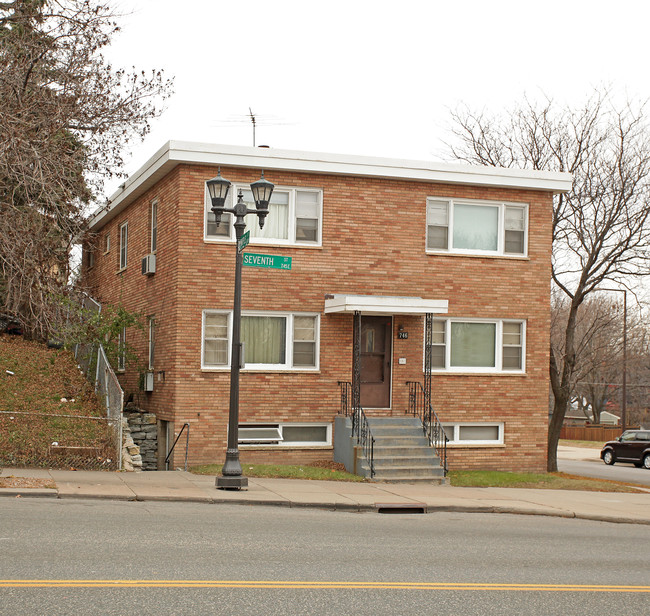 746 7th St E in St. Paul, MN - Foto de edificio - Building Photo