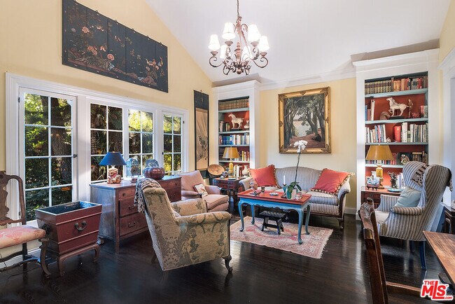 property at 923 Spaulding Ave