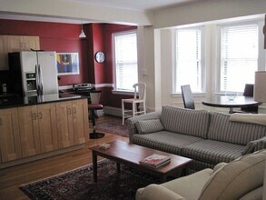 988 Memorial Dr, Unit 387 in Cambridge, MA - Building Photo - Building Photo