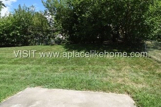 119 SE Greystone Dr in Lee's Summit, MO - Building Photo - Building Photo