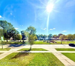 2182 Vernier Rd in Grosse Pointe Woods, MI - Building Photo - Building Photo