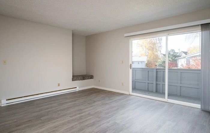 9550 SW Washington Dr in Portland, OR - Building Photo