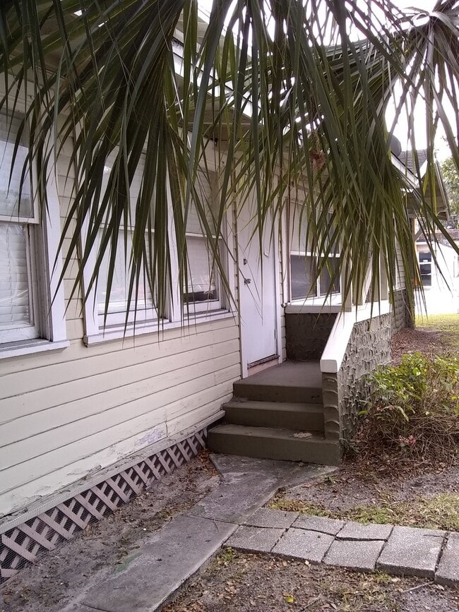 703 E Colonial Dr in Orlando, FL - Building Photo - Building Photo
