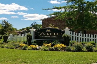 Fairfield At Woodview Gardens in West Sayville, NY - Foto de edificio - Building Photo