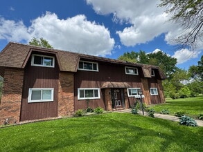 2107 Lexington Dr in Springfield, IL - Foto de edificio - Building Photo