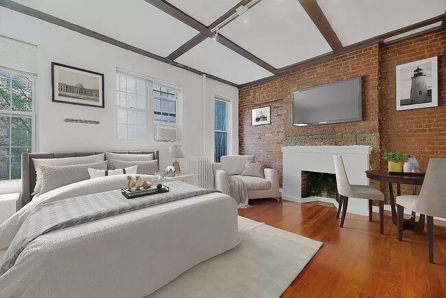 220 Sullivan St in New York, NY - Building Photo - Building Photo